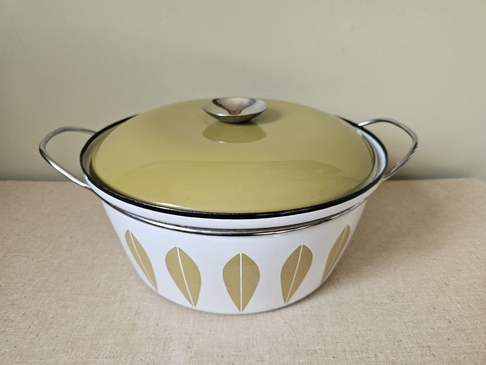 Catherineholm Butterscotch Lotus Dutch Oven|9916