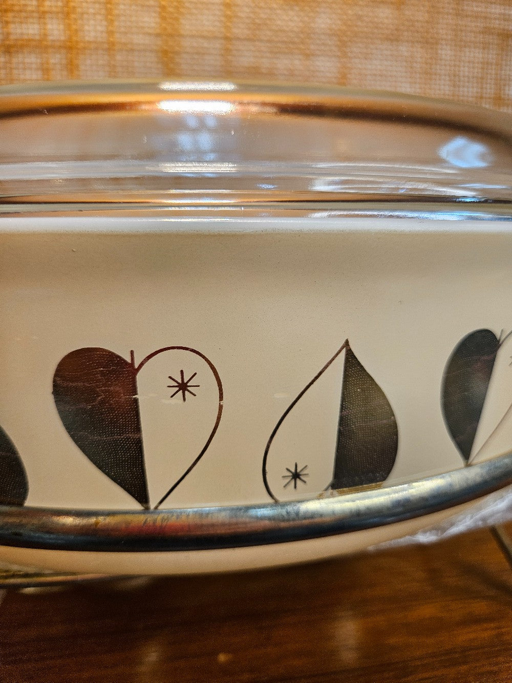 Pyrex 045 Golden Hearts with Lid and Cradle Warmer|12672