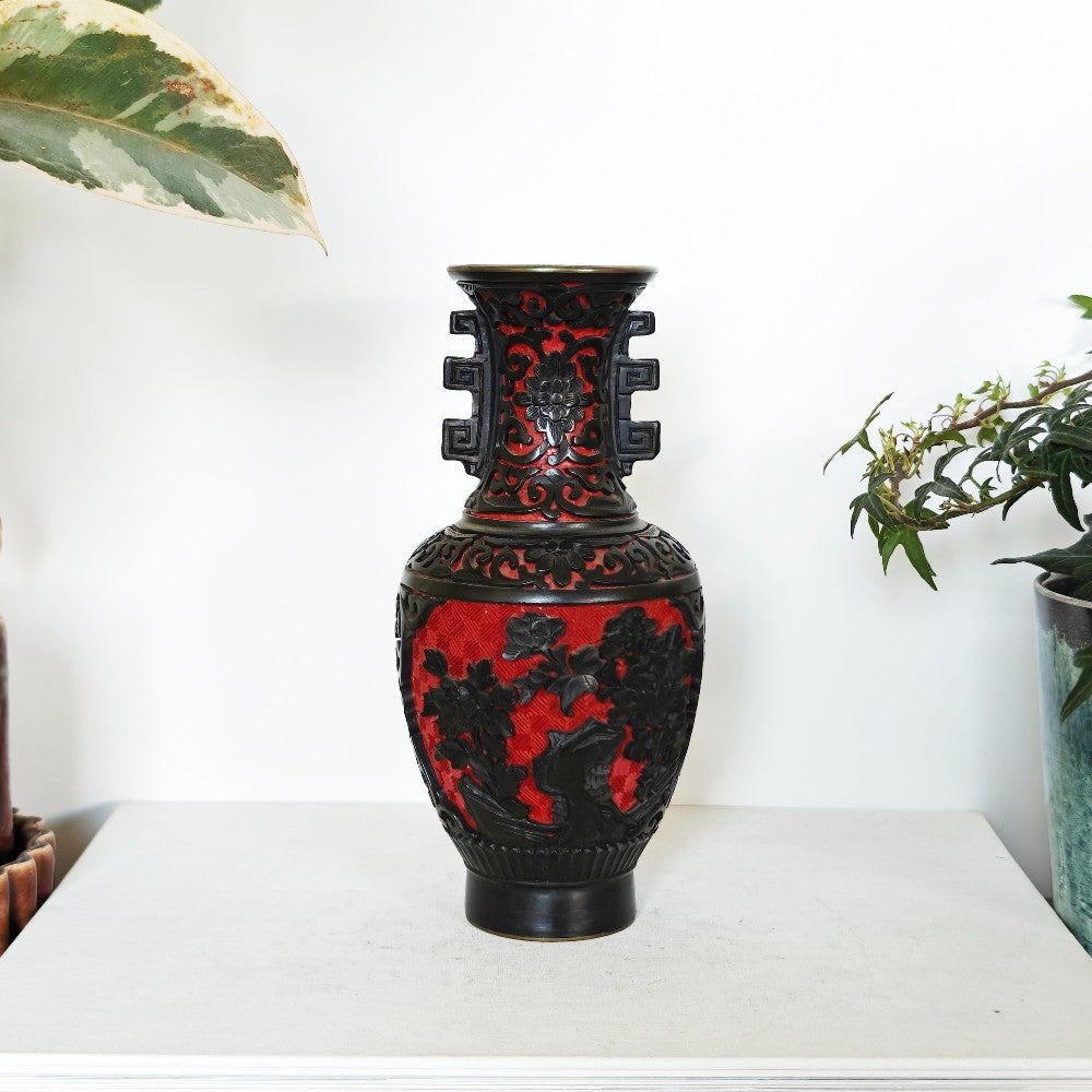 Black and red Cinnabar vase|13701