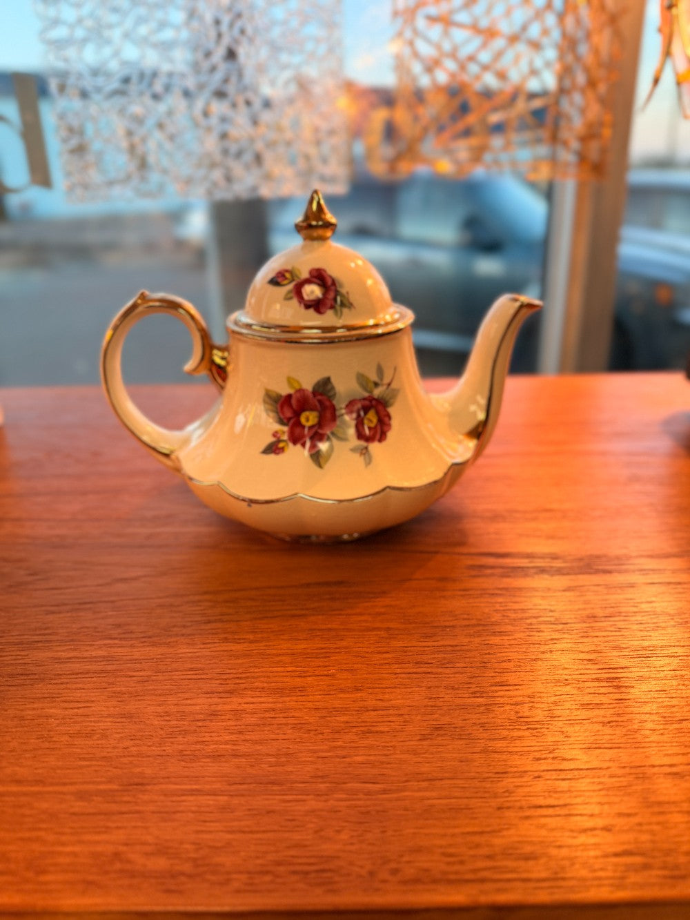 Vintage Sadler Carousel Teapot: Floral Bell Shape|10124