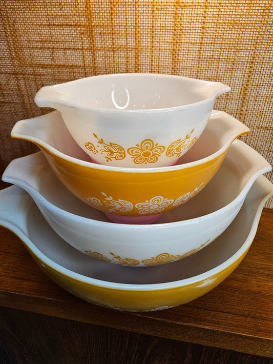 C699 Set of 4 nesting PYREX mixing bowls|12546