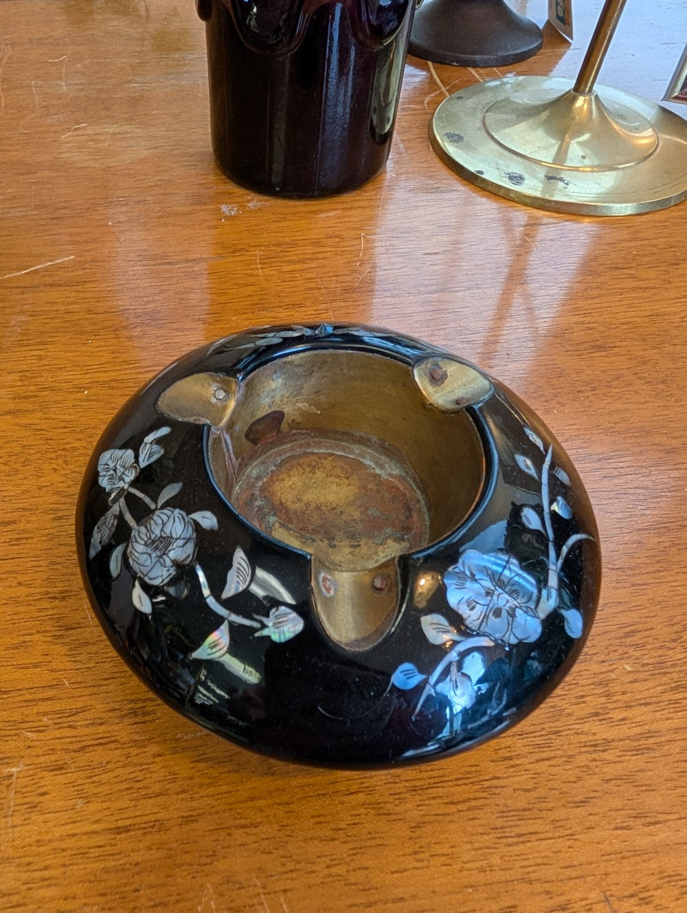 Brass Inlayed Mother of Pearl Shell Black Lacquer Vintage Ashtray|11615