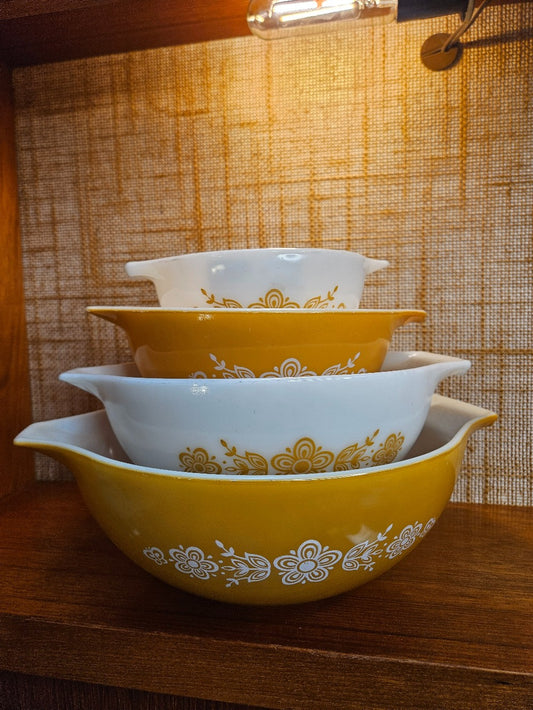 C699 Set of 4 nesting PYREX mixing bowls|12545