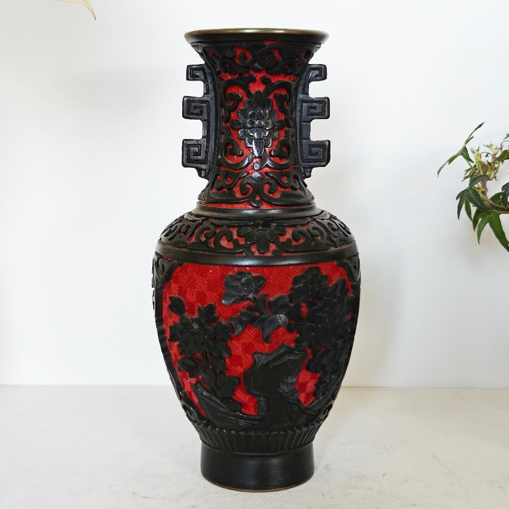 Black and red Cinnabar vase|13702