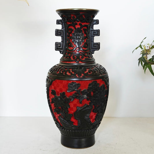 Black and red Cinnabar vase|13702