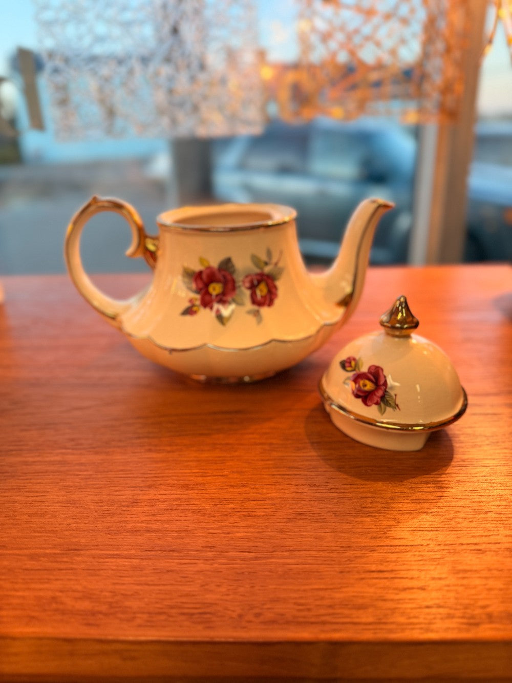 Vintage Sadler Carousel Teapot: Floral Bell Shape|10125