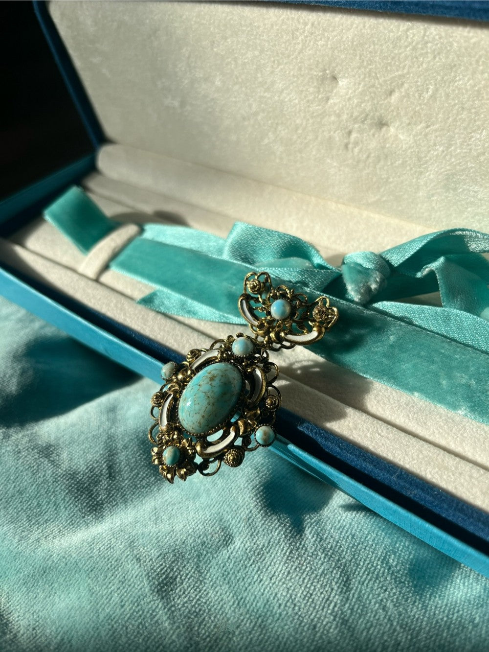 Vintage Choker: 1960s Brooch on 1920s Velvet Ribbon|11155