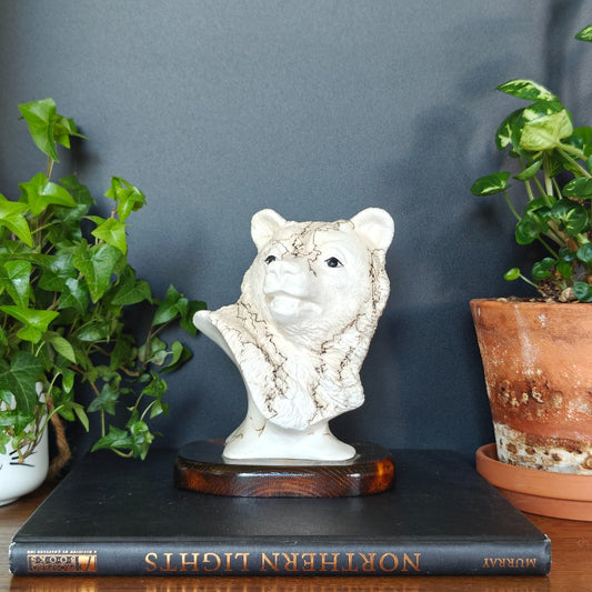 Horse hair ceramic bear head. Signed|13741