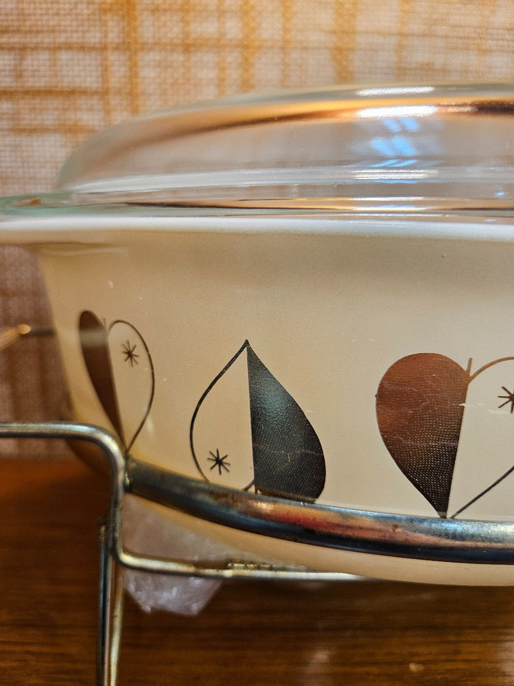 Pyrex 045 Golden Hearts with Lid and Cradle Warmer|12670