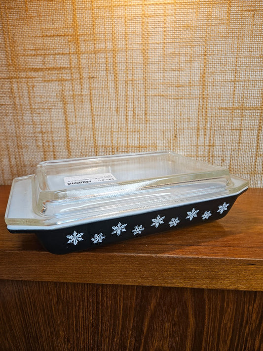 Pyrex Black Snowflake Space Saver|12686