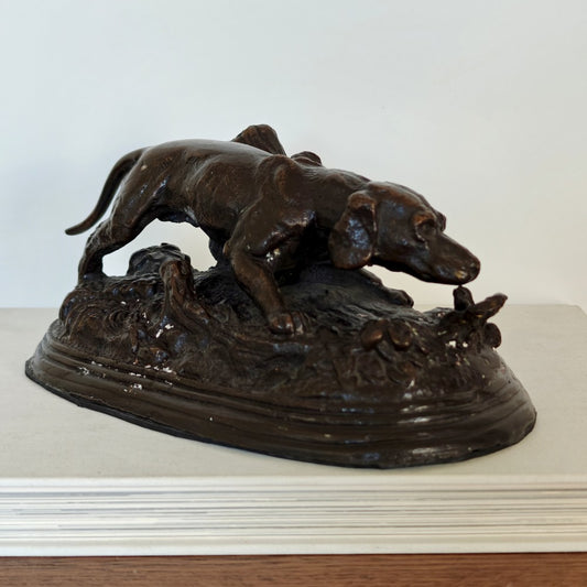 Cast bronze hunting dog|10936