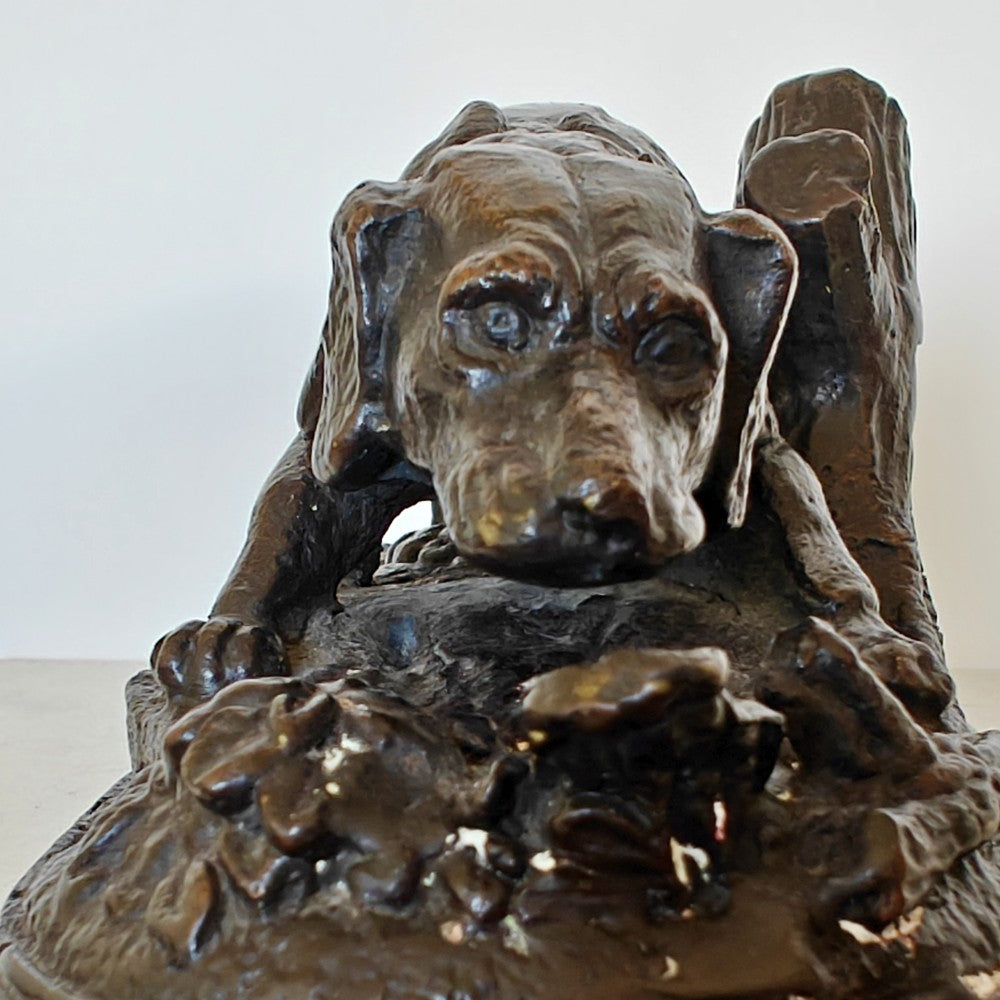 Cast bronze hunting dog|10939