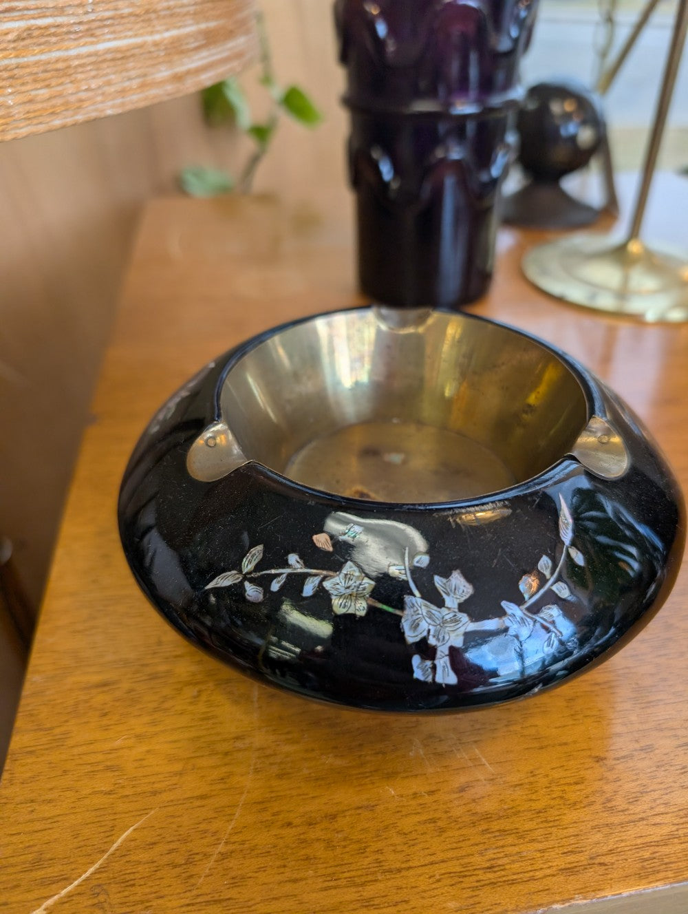 Brass Inlayed Mother of Pearl Shell Black Lacquer Vintage Ashtray|11622