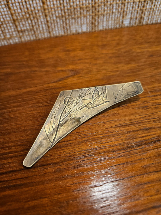 Brutalist Gold in Color Metal Angular Brooch with Bird|12860